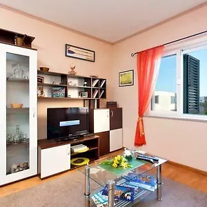  Apartment Lucy